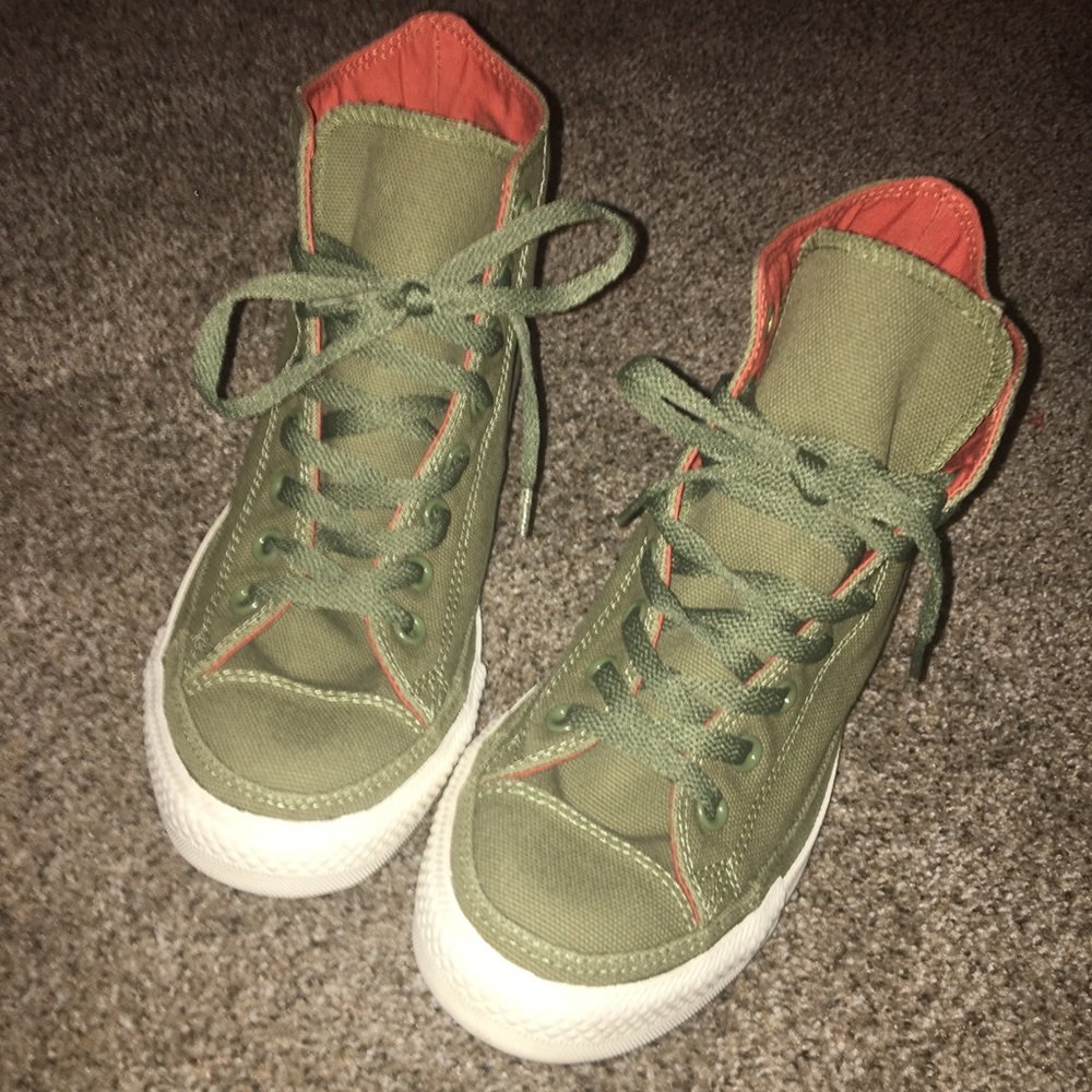 Mens size 8 Converse